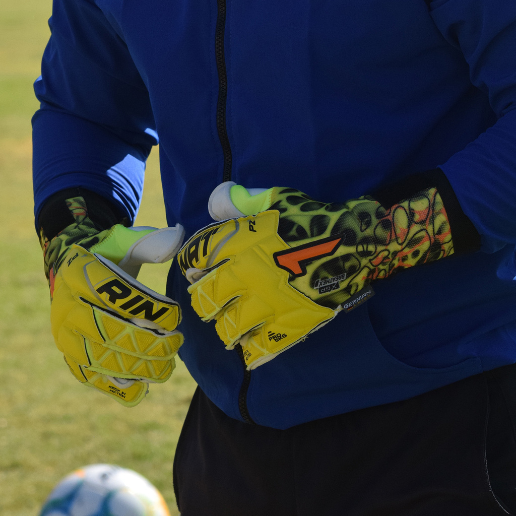xtreme-guard-dominius-pro-amarillo-blanco-d7-21856597b0244490db17453424061970-1024-1024