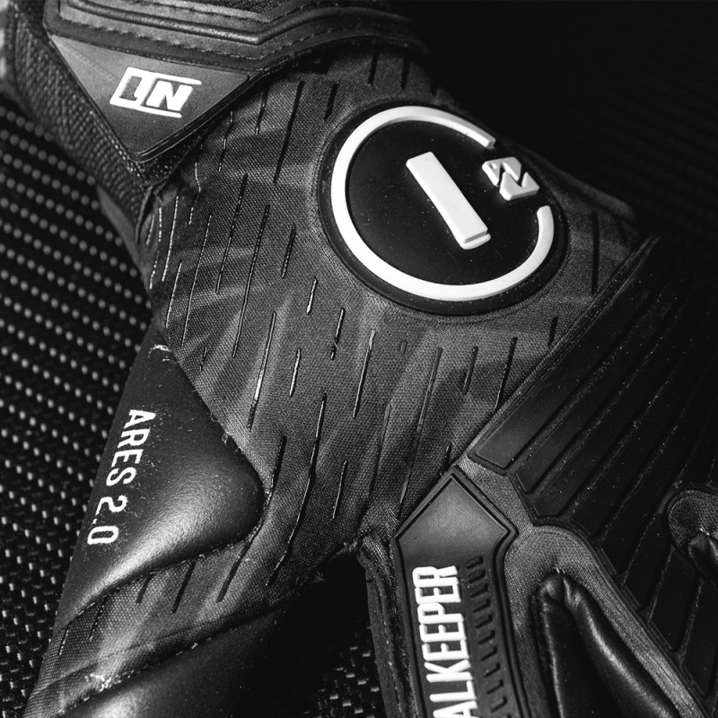 goalkeeper-gloves-ares-20-all-black-ugt-ii (1)