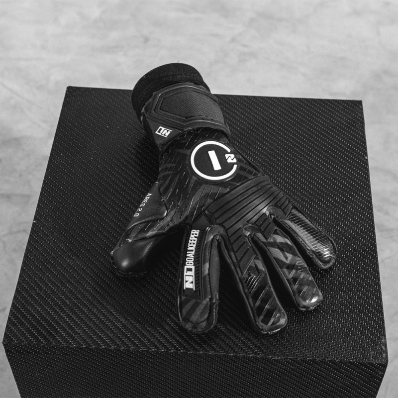 goalkeeper-gloves-ares-20-all-black-ugt-ii (6)